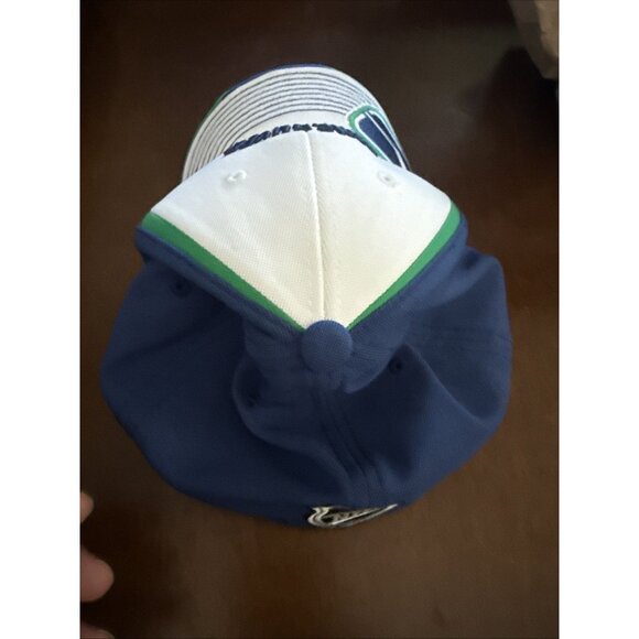 Vancouver Canucks Reebok Center Ice NHL Piped Bill Hockey Cap Hat L/XL - Picture 10 of 10